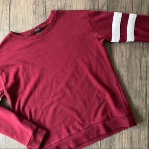 BURGUNDY STRIPED SLEEVE SWEATER